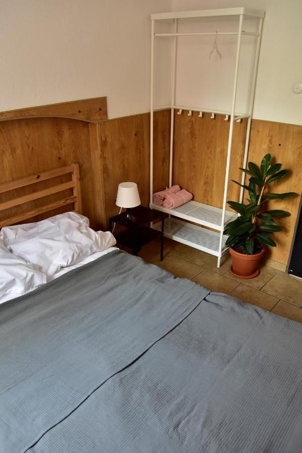 Hostel Stonewall - Self Check In Poznań Extérieur photo
